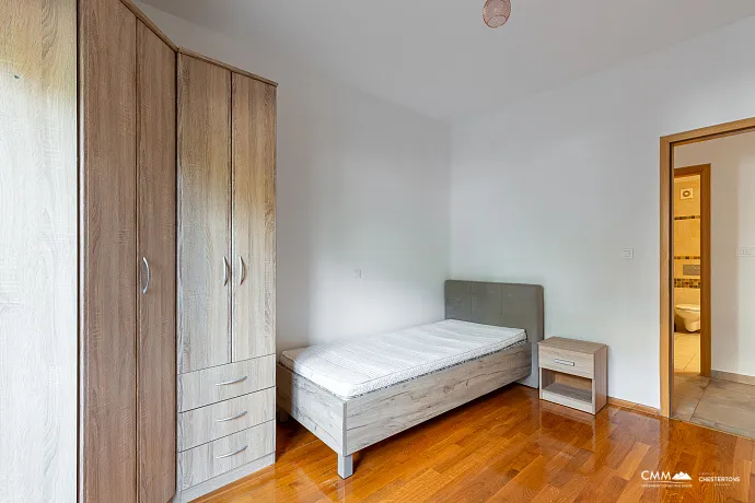 FOR SALE: SPACIOUS, FULLY FURNISHED APARTMENT IN BUDVA WITH GARAGE AND TESLA CHARGER