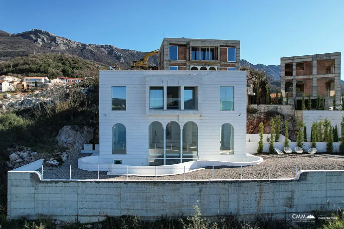 Luxurious villas in the PURE MANSIONS complex