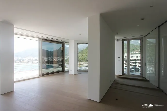 Spacious apartment in a complex with sea views 