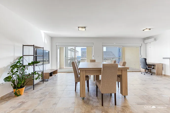 FOR SALE: SPACIOUS, FULLY FURNISHED APARTMENT IN BUDVA WITH GARAGE AND TESLA CHARGER