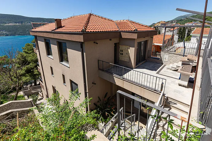 Excellent villa in the center of Herceg Novi