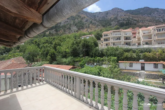 Frontline Four Bed House Near Central Kotor