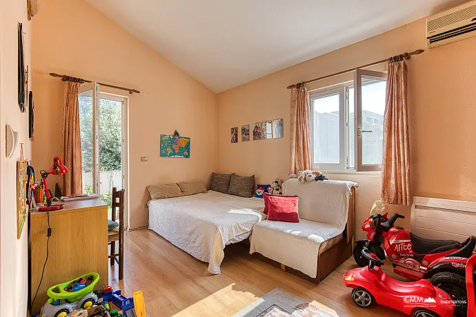 A townhouse wiht mountine view in Budva