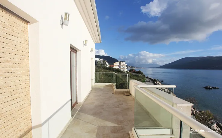 Family house on the first line in Herceg Novi