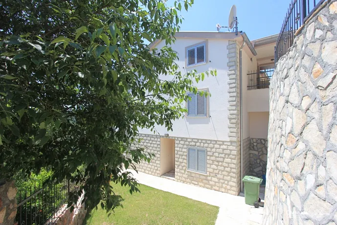 Villa with pool in Budva