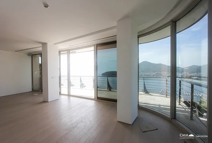 Spacious apartment in a complex with sea views 