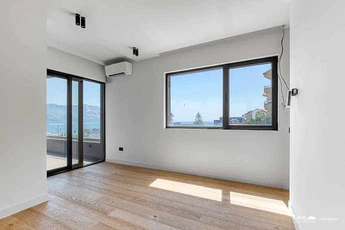 Three-bedroom apartment in Budva with a stunning view