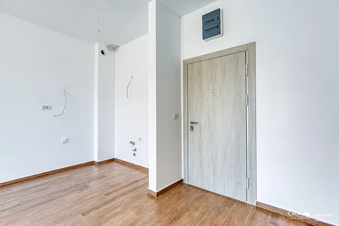 Sunny one-bedroom apartment of 42 m² in Budva, close to the sea.