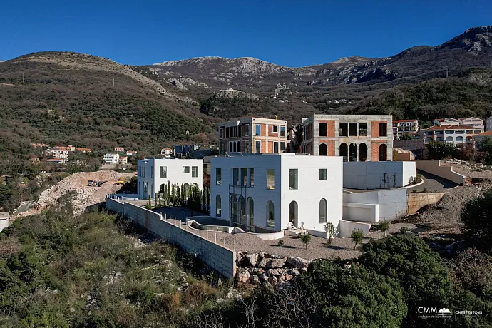 Luxurious villas in the PURE MANSIONS complex