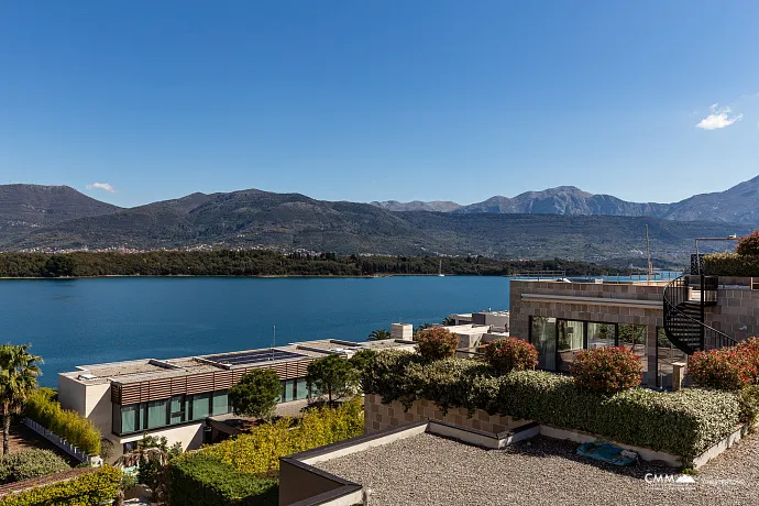 Luxury 44 m² Apartment with Sea View in Radovići