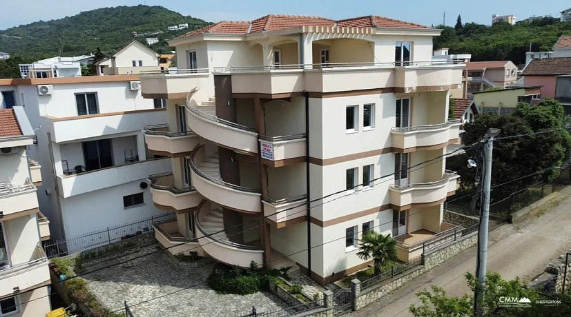 Spacious apartment house with sea view