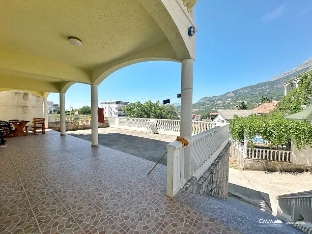 Three storey house in Dobra Voda 308m2