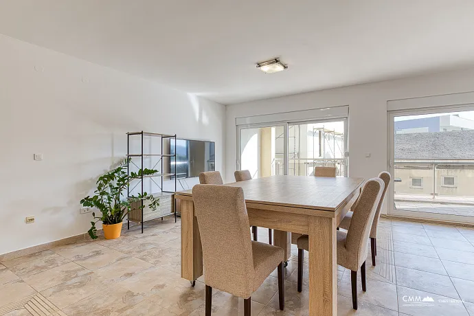 FOR SALE: SPACIOUS, FULLY FURNISHED APARTMENT IN BUDVA WITH GARAGE AND TESLA CHARGER