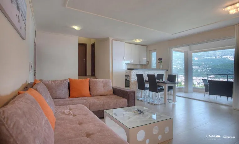 Spacious one-bedroom apartment in Budva with sea view