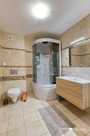 FOR SALE: SPACIOUS, FULLY FURNISHED APARTMENT IN BUDVA WITH GARAGE AND TESLA CHARGER