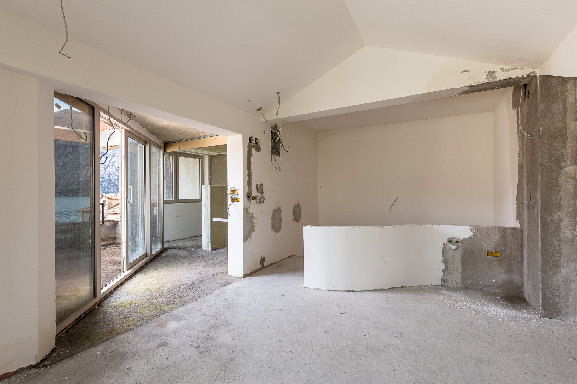 Image of House - 6 Bedrooms for Sale in Kotor-Prcanj-Montenegro, Image 32