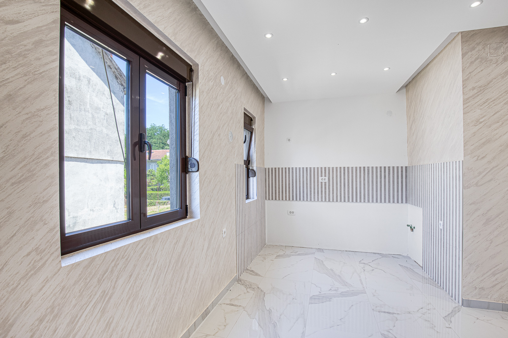 Image of Apartment - 2 Bedrooms - 1 Bathrooms for Sale in Tivat-Tivat-Montenegro, Image 13