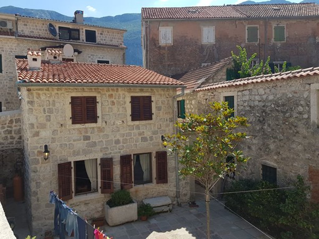 Image of House - 6 Bedrooms - 6 Bathrooms for Sale in Kotor-Prcanj-Montenegro, Image 9
