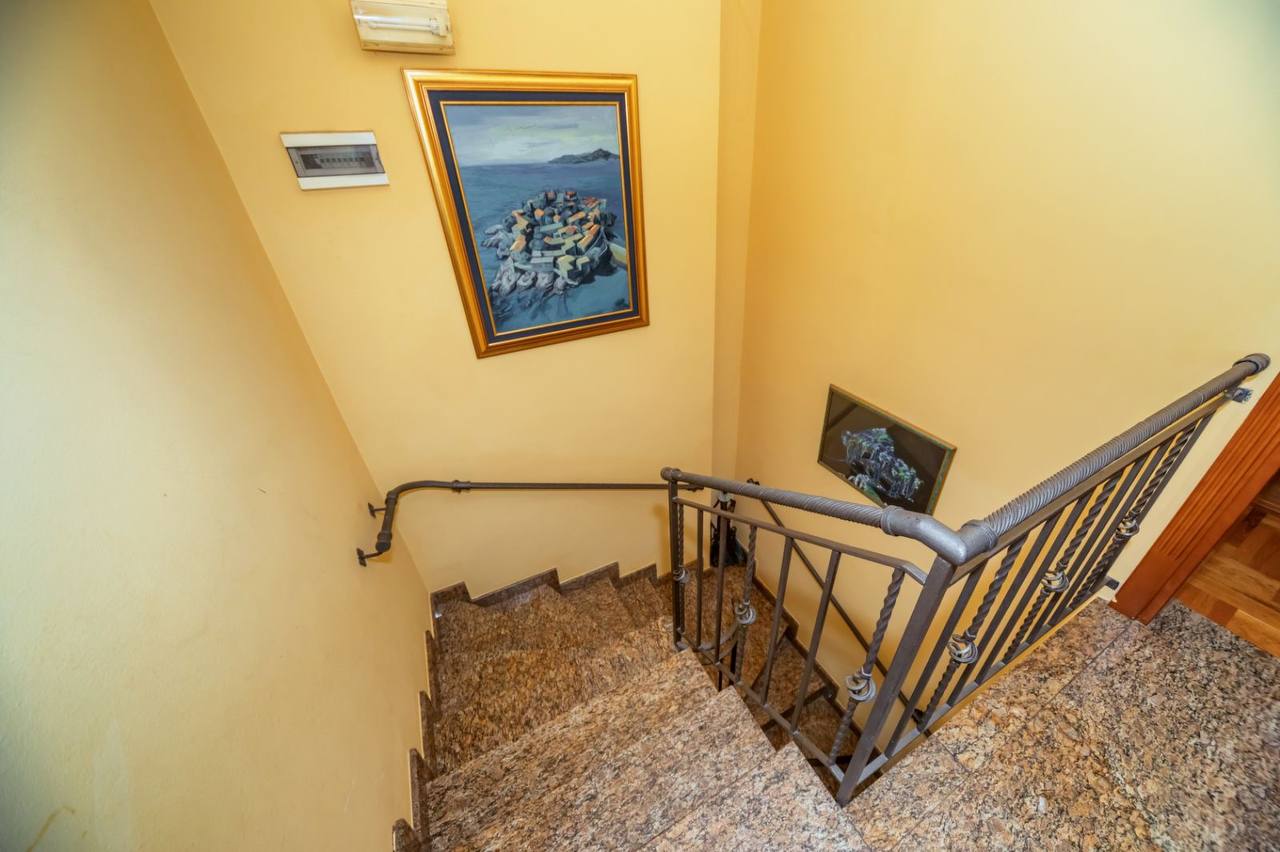 Image of Apartment - 5 Bedrooms - 2 Bathrooms for Sale in Bar-Susanj-Montenegro, Image 12