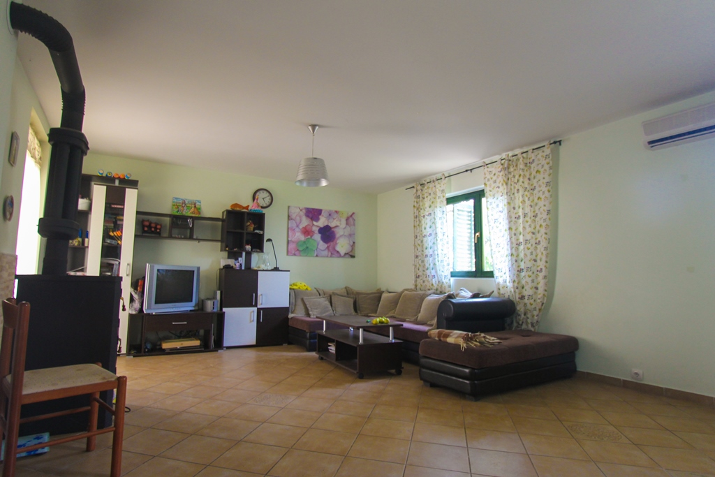 Image of House - 7 Bedrooms - 2 Bathrooms for Sale in Bar-Susanj-Montenegro, Image 5