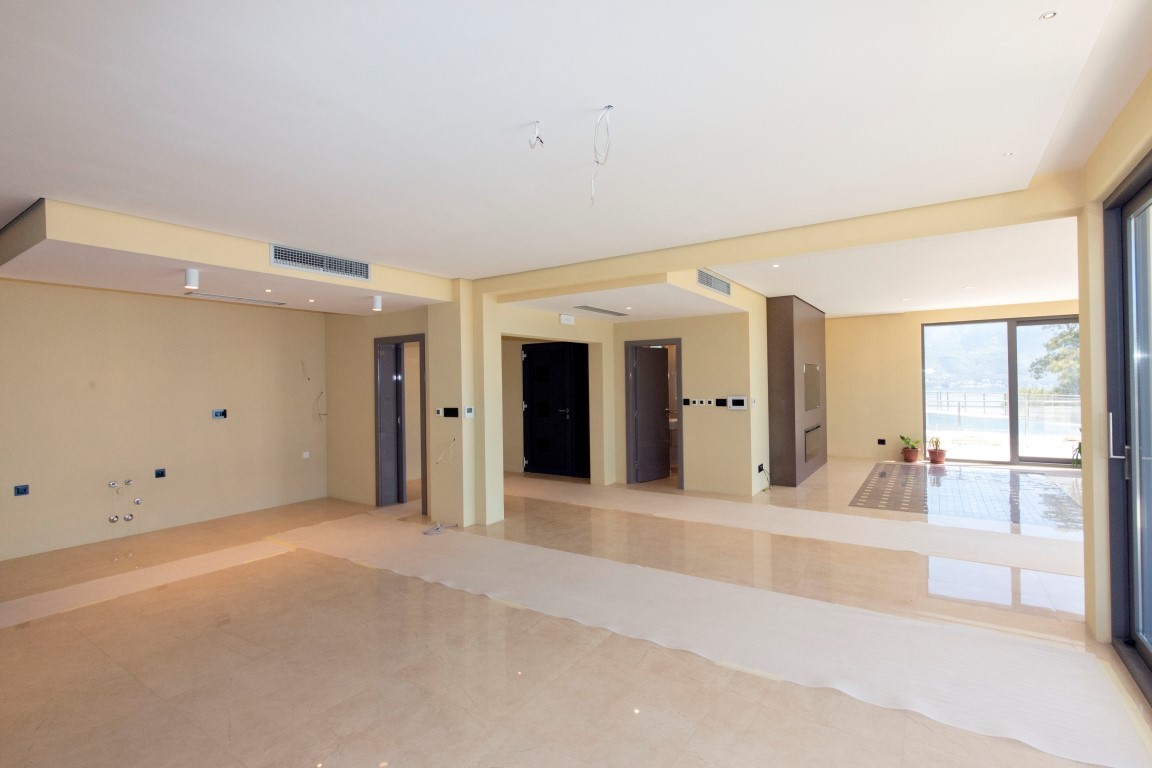 Image of Villa - 4 Bedrooms - 5 Bathrooms for Sale in Budva-Budva-Montenegro, Image 38