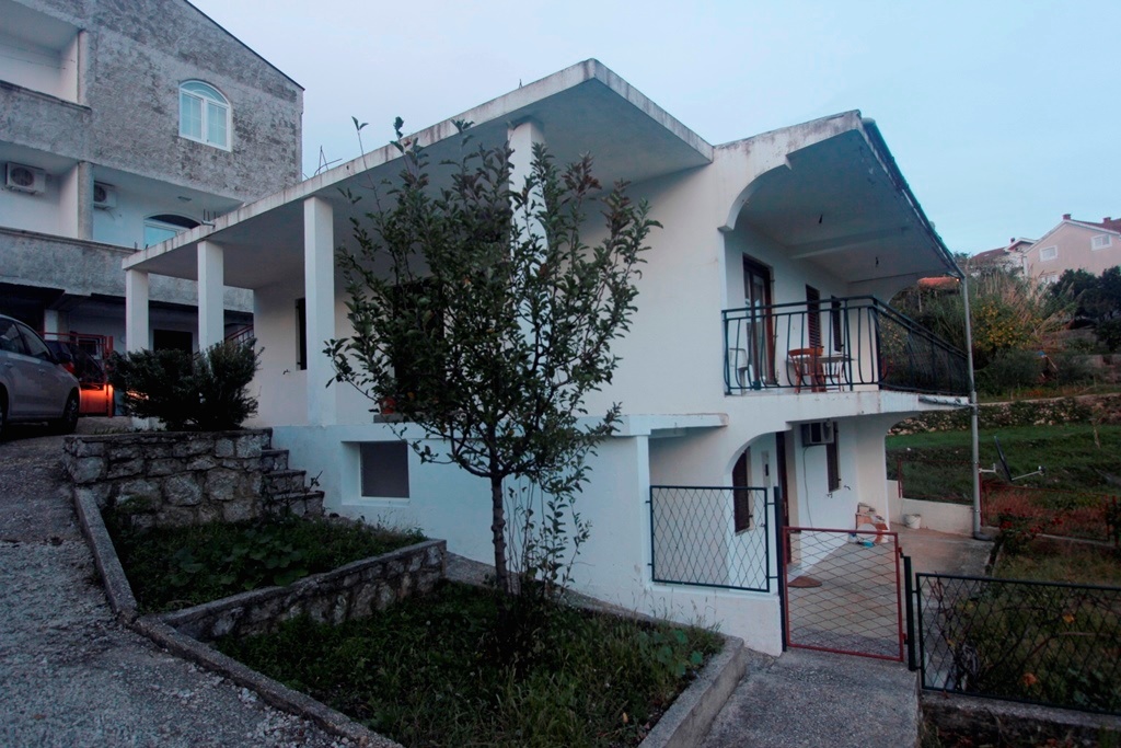 Image of House - 4 Bedrooms - 2 Bathrooms for Sale in Herceg-Novi-Herceg Novi-Montenegro, Image 2