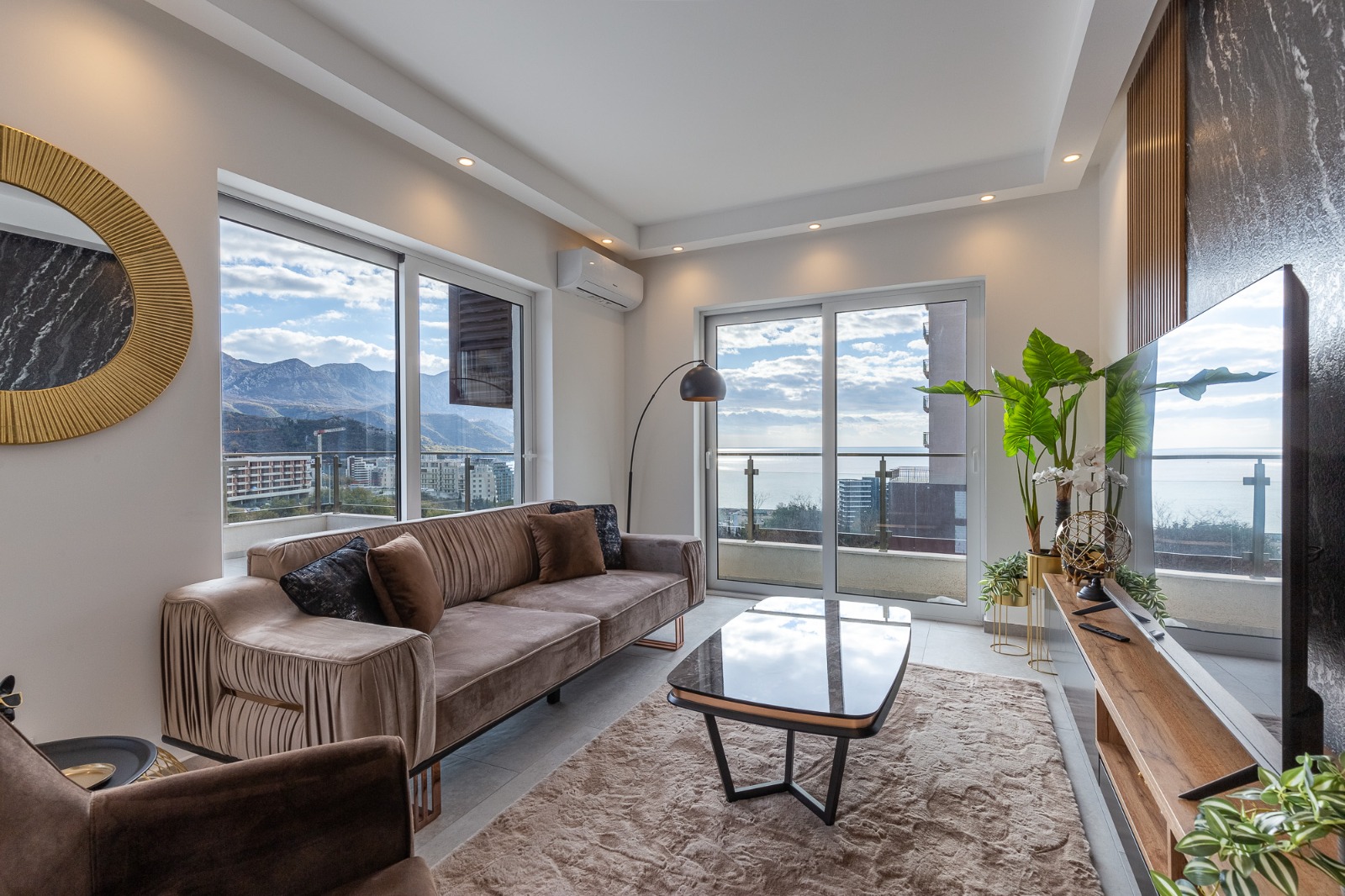 For sale: a spacious and luxuriously furnished three-bedroom apartment in the Sunny Side complex.  Becici Budva