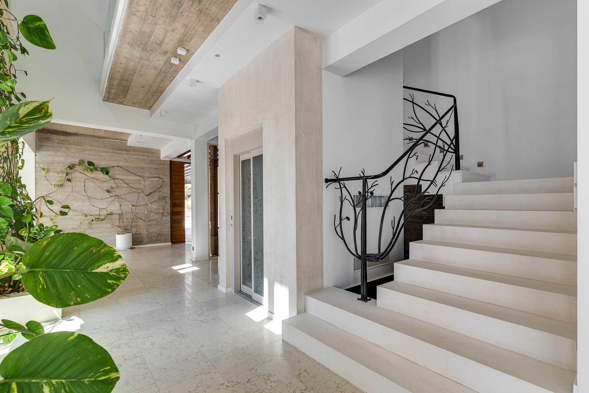 Image of Villa - 7 Bedrooms - 7 Bathrooms for Sale in Tivat-Tivat-Montenegro, Image 7