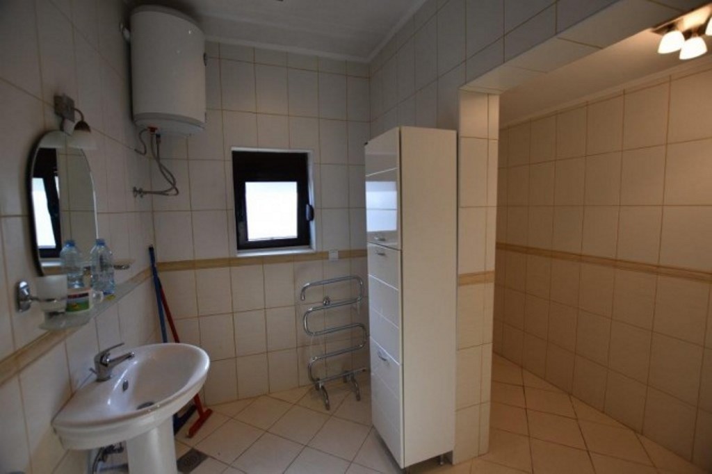 Haus 7 Schlafzimmer  Bar, Montenegro