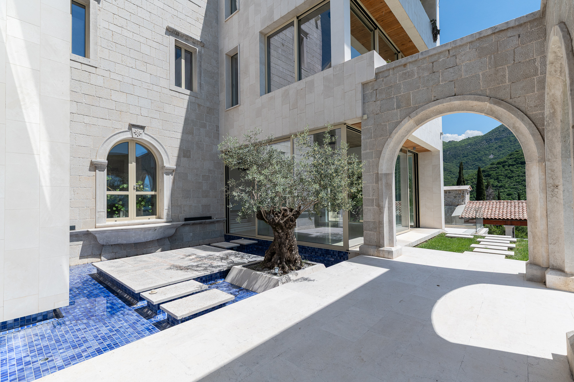 Image of Villa - 7 Bedrooms - 7 Bathrooms for Sale in Tivat-Tivat-Montenegro, Image 6