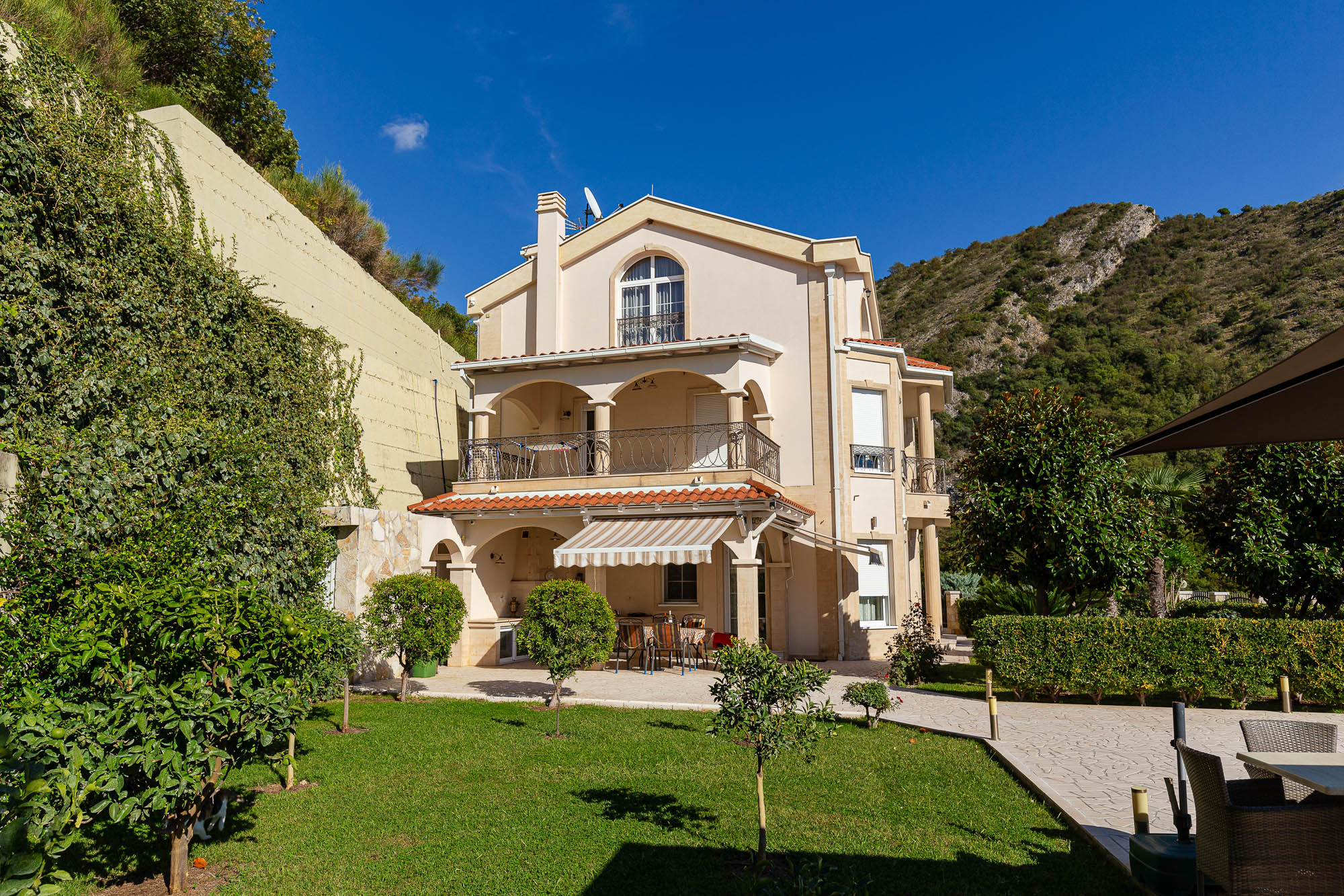 Image of Villa - 4 Bedrooms - 5 Bathrooms for Sale in Budva-Rezevici-Montenegro, Image 17