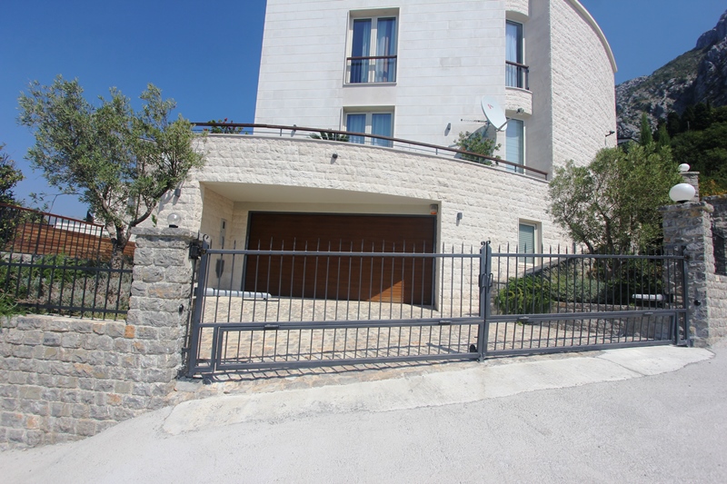 Image of Villa - 4 Bedrooms - 7 Bathrooms for Sale in Budva-Budva-Montenegro, Image 4