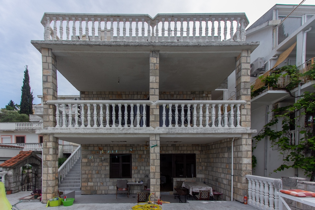 Image of House - 9 Bedrooms - 3 Bathrooms for Sale in Tivat-Krasici-Montenegro, Image 2