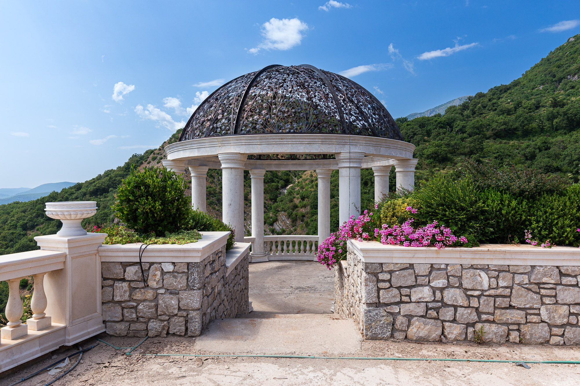 Image of Villa - 11 Bedrooms - 16 Bathrooms for Sale in Montenegro-Sveti Stefan-Montenegro, Image 13