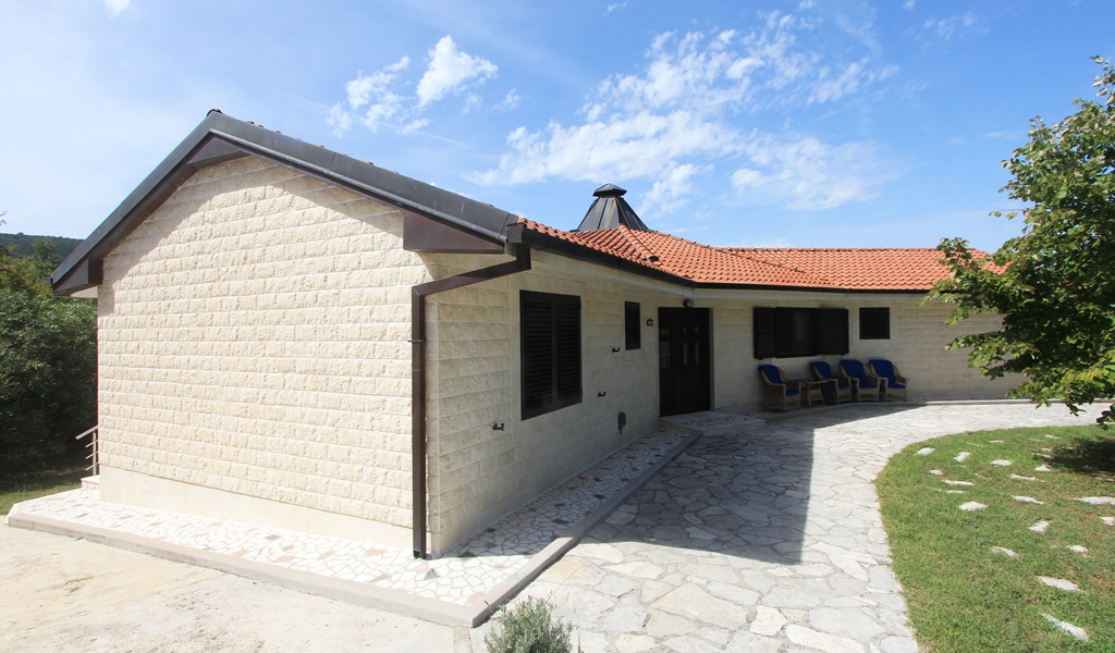 Image of House - 3 Bedrooms - 2 Bathrooms for Sale in Budva-Radanovici-Montenegro, Image 2