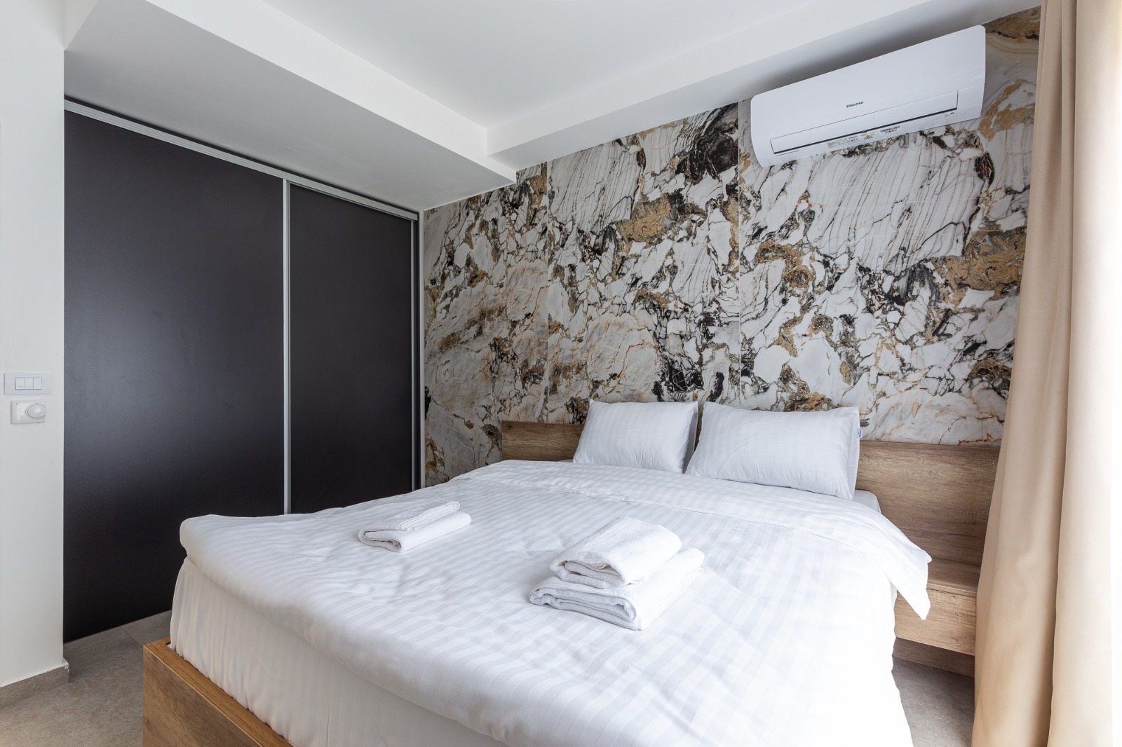 For sale: a spacious and luxuriously furnished three-bedroom apartment in the Sunny Side complex.  Becici Budva