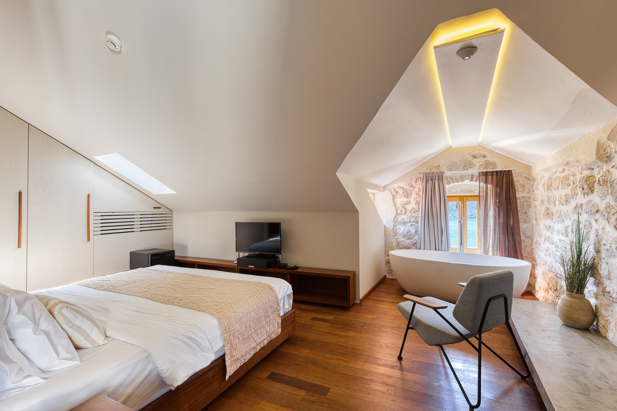 Image of Villa - 7 Bedrooms - 7 Bathrooms for Sale in Kotor-Montenegro, Image 16