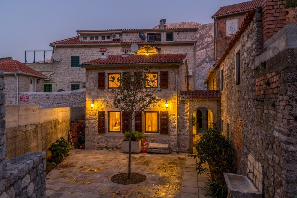 Image of House - 6 Bedrooms - 6 Bathrooms for Sale in Kotor-Prcanj-Montenegro, Image 2