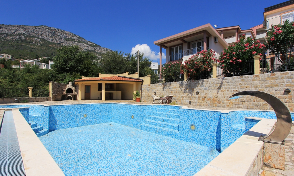 Image of Villa - 5 Bedrooms - 7 Bathrooms for Sale in Bar-Susanj-Montenegro, Image 1