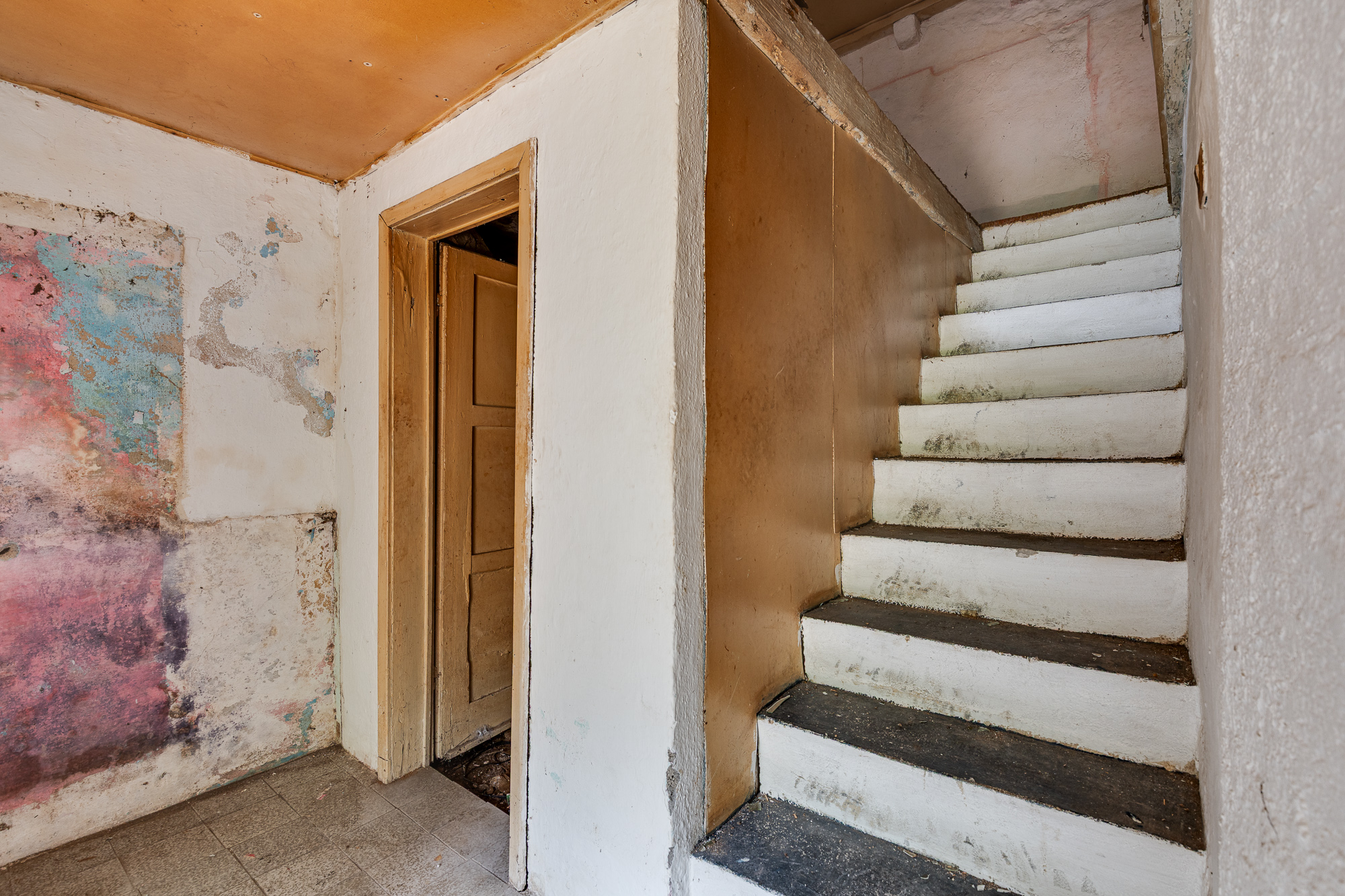  Image of House - 4 Bedrooms - 2 Bathrooms for Residential For Sale in Kotor-Kotor-Montenegro, Image 9