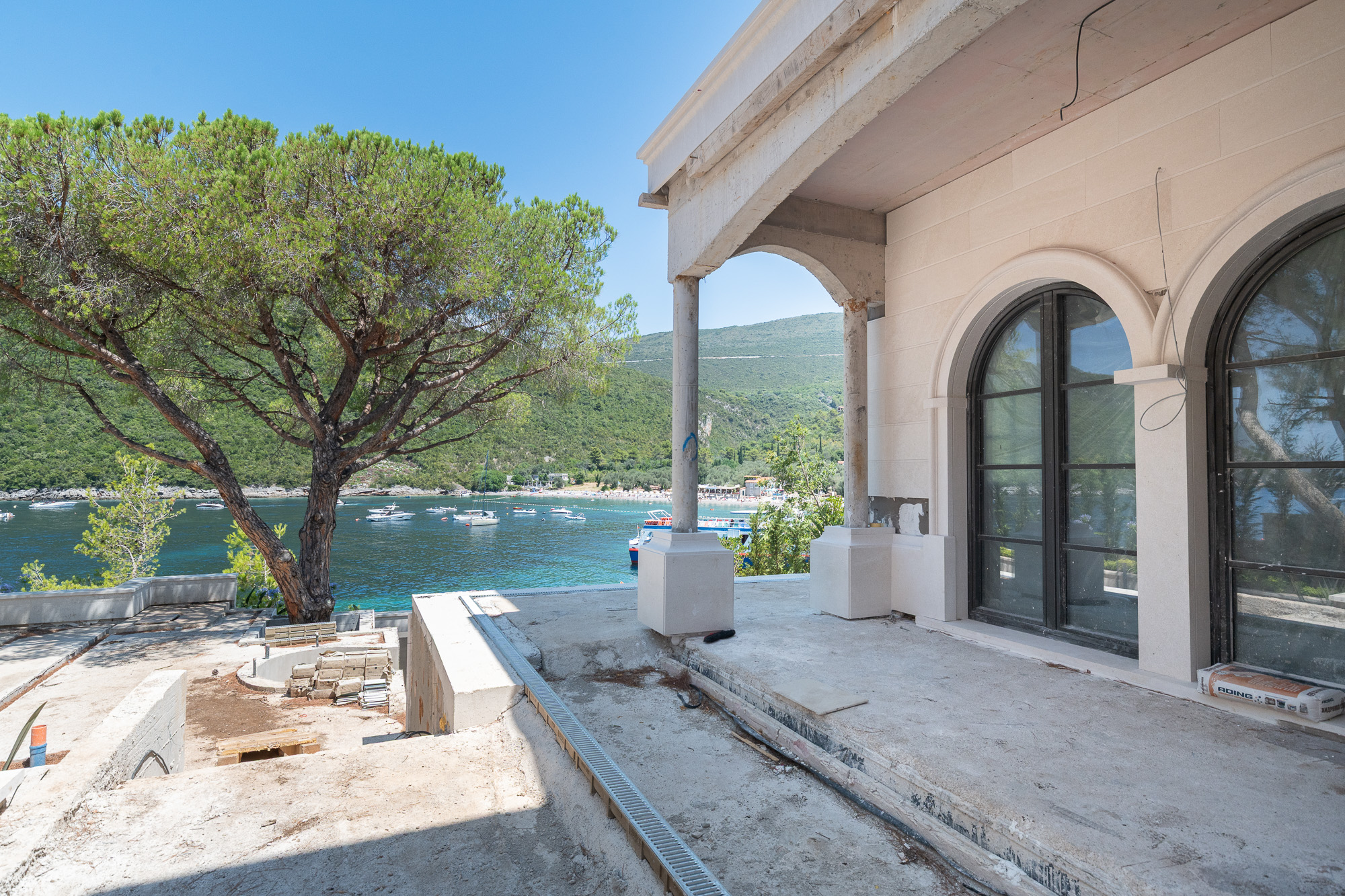 EXCLUSIVE SALE – LUXURY VILLA WITH PRIVATE BEACH, MIRIŠTE (LUŠTICA)  Lustica Herceg-Novi
