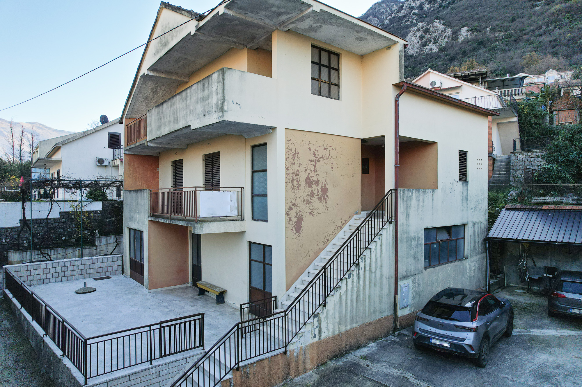 Image of House - 8 Bedrooms - 3 Bathrooms for Sale in Kotor-Prcanj-Montenegro, Image 2