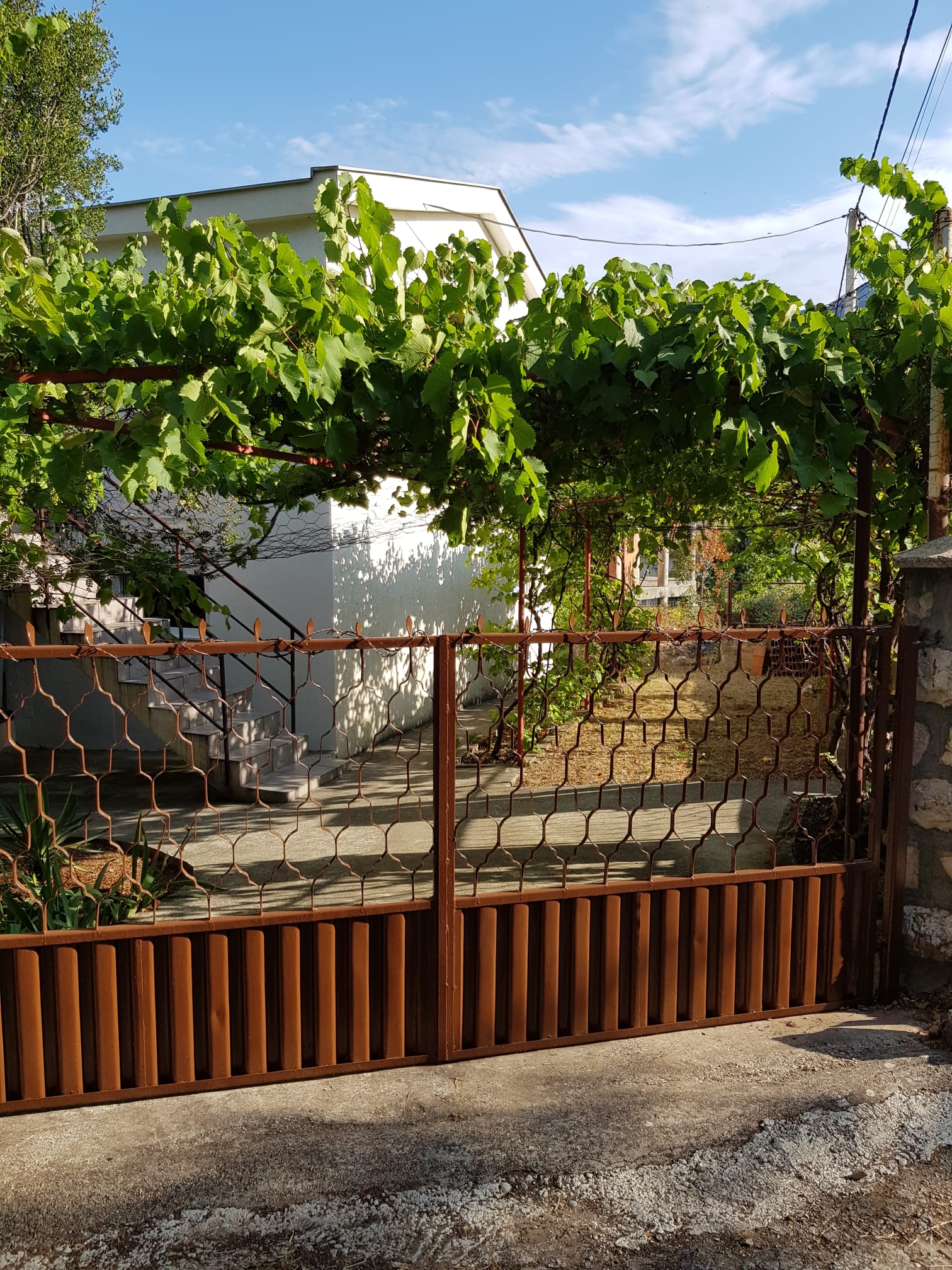 House in quite area in Dobra Voda 100m²