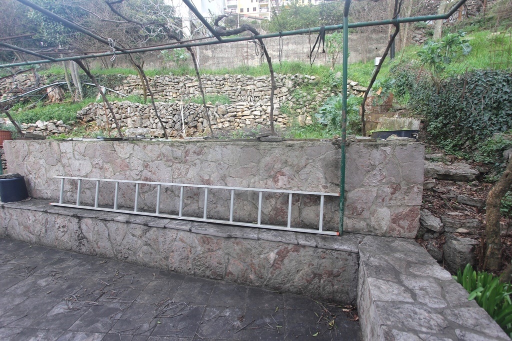 Image of House - 7 Bedrooms - 3 Bathrooms for Sale in Herceg-Novi-Herceg Novi-Montenegro, Image 4