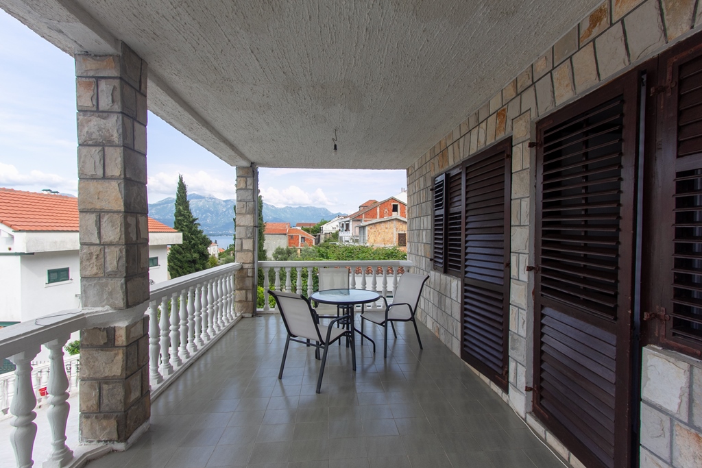 Image of House - 9 Bedrooms - 3 Bathrooms for Sale in Tivat-Krasici-Montenegro, Image 12