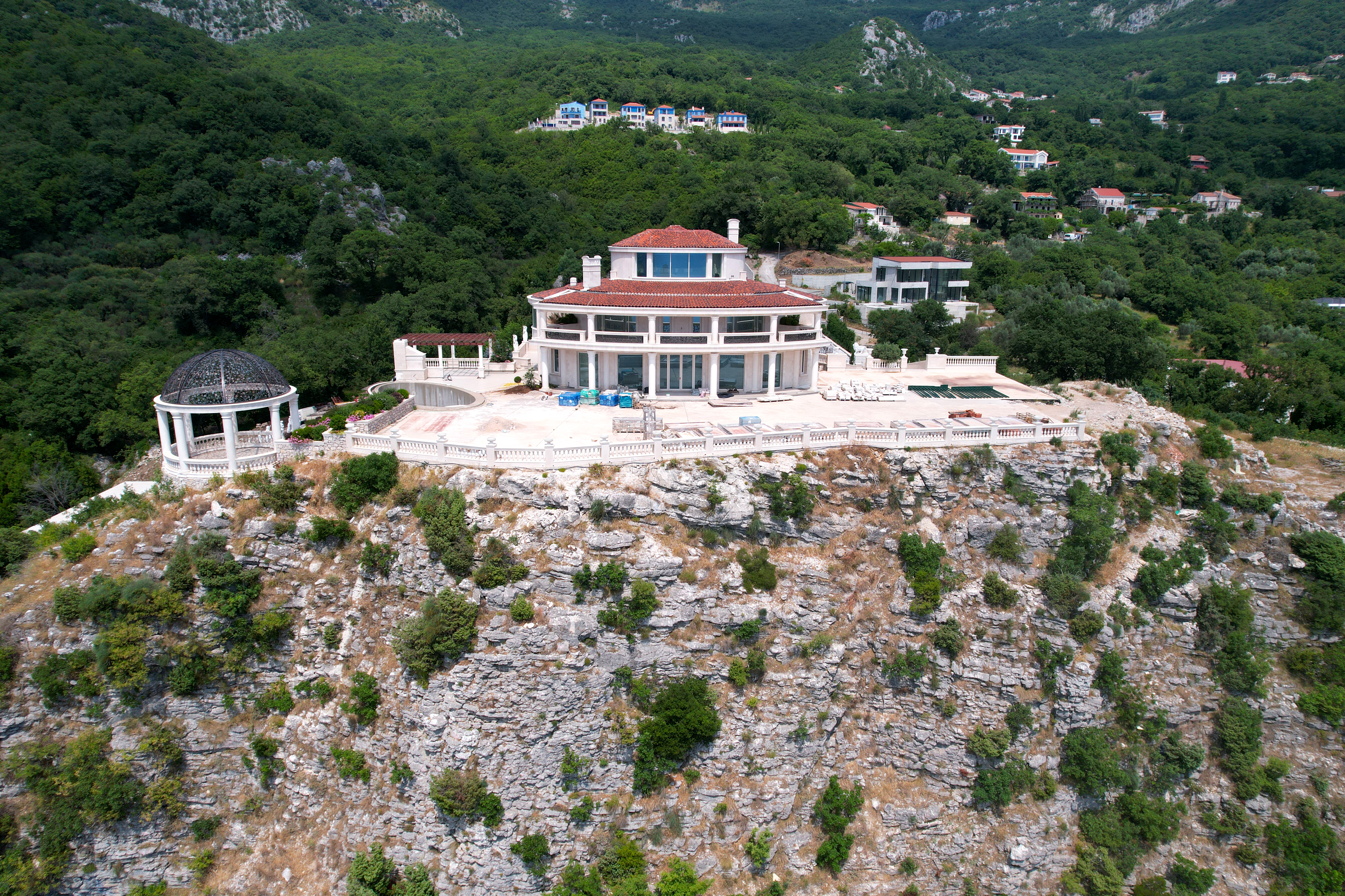 Image of Villa - 11 Bedrooms - 16 Bathrooms for Sale in Montenegro-Sveti Stefan-Montenegro, Image 6