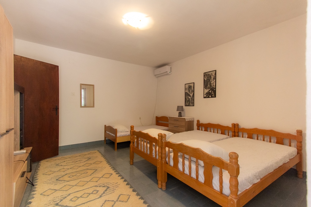 Image of House - 9 Bedrooms - 3 Bathrooms for Sale in Tivat-Krasici-Montenegro, Image 9