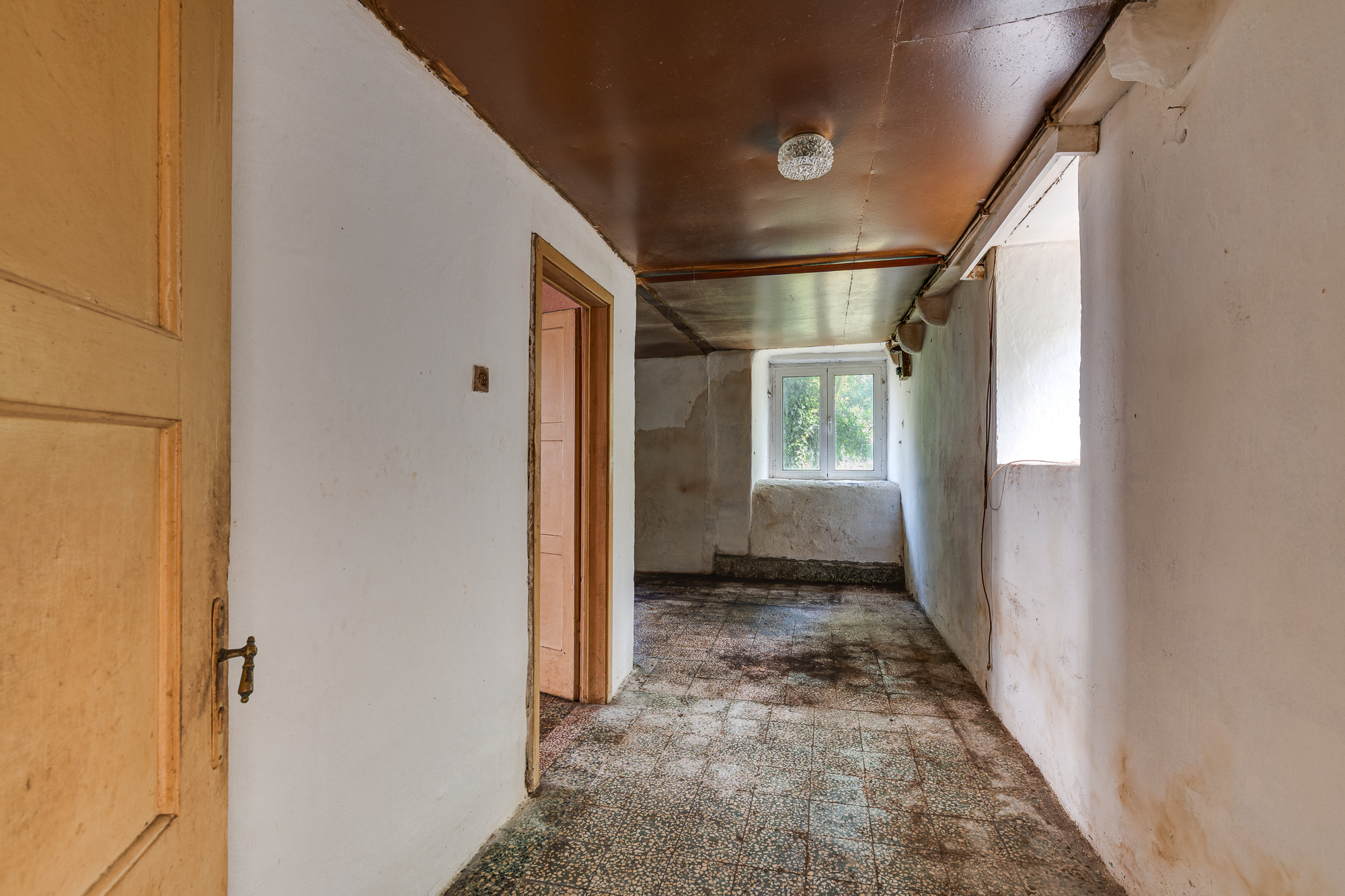  Image of House - 4 Bedrooms - 2 Bathrooms for Residential For Sale in Kotor-Kotor-Montenegro, Image 7