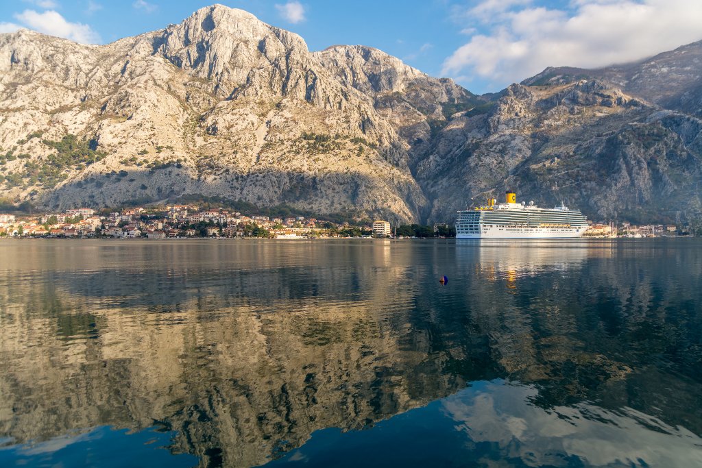 Image of House - 6 Bedrooms - 6 Bathrooms for Sale in Kotor-Prcanj-Montenegro, Image 26