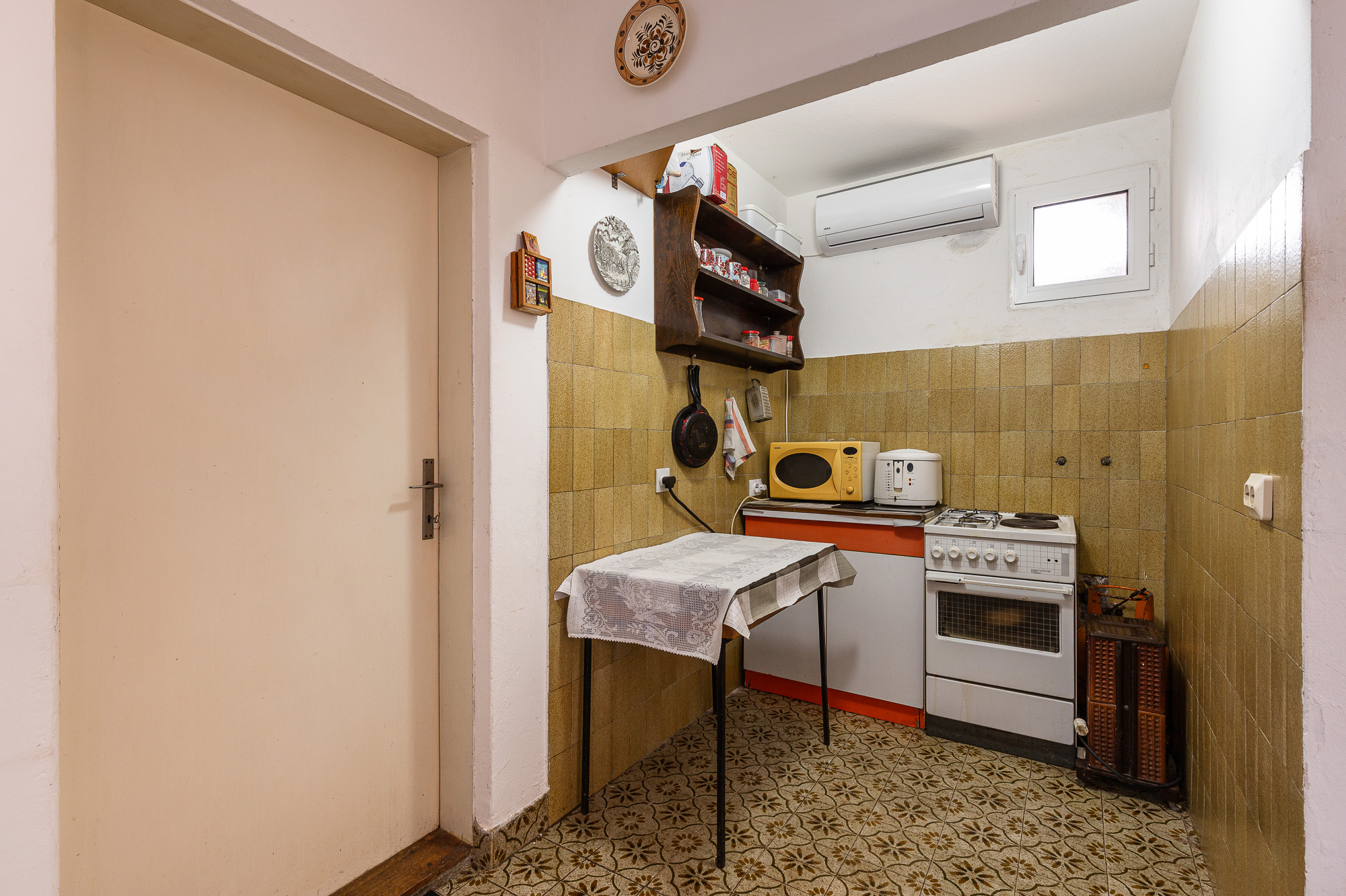 Image of House - 8 Bedrooms - 2 Bathrooms for Sale in Bar-Sutomore-Montenegro, Image 35